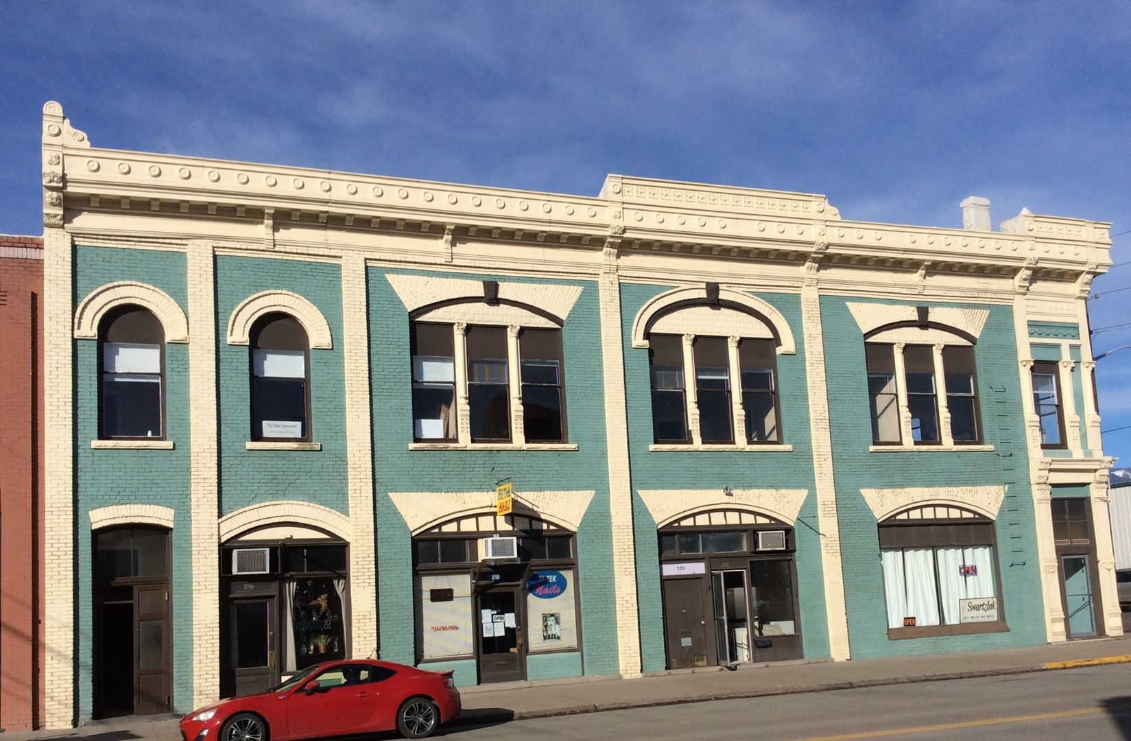La Grande Apartment: 214 Fir Street