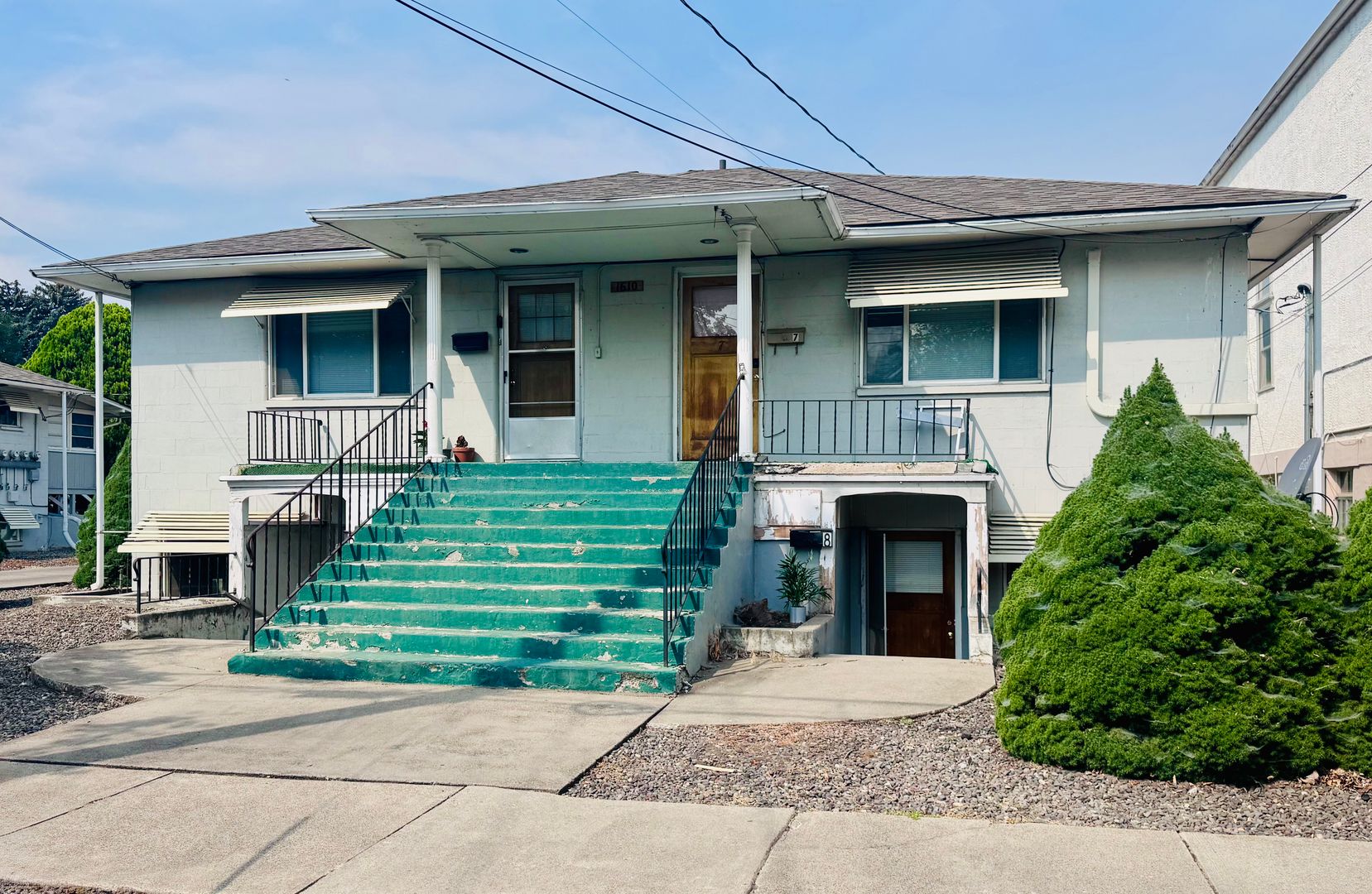 La Grande Apartment: 1606 & 1608 & 1610 4th street
