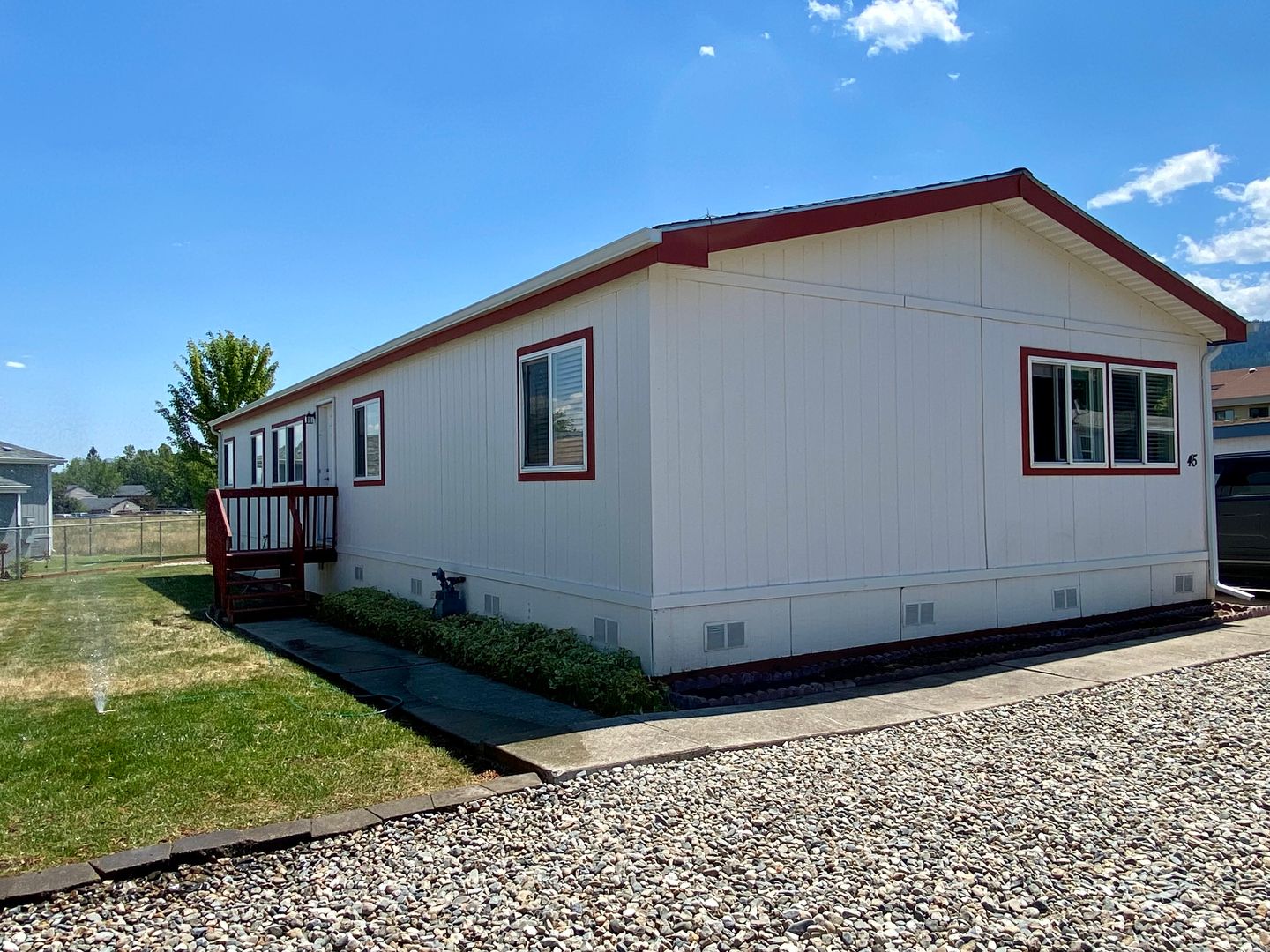La Grande House: 313 12th St #45