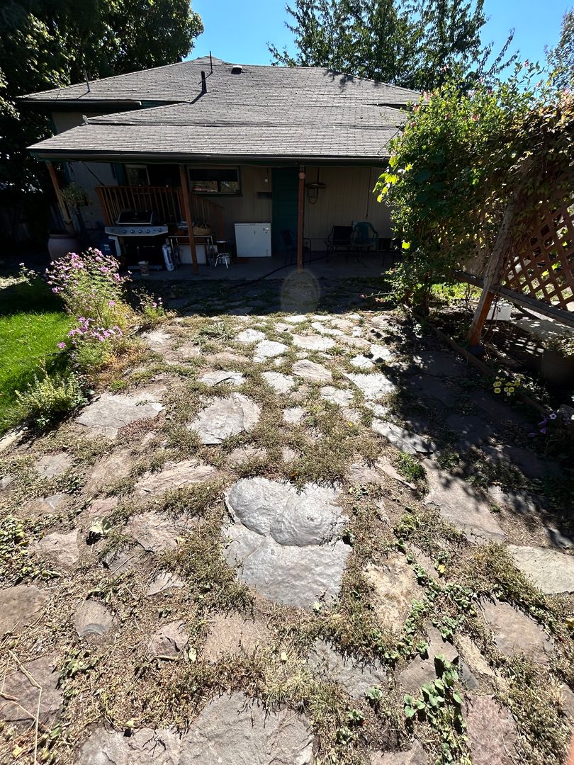 La Grande House: 1407 X Ave