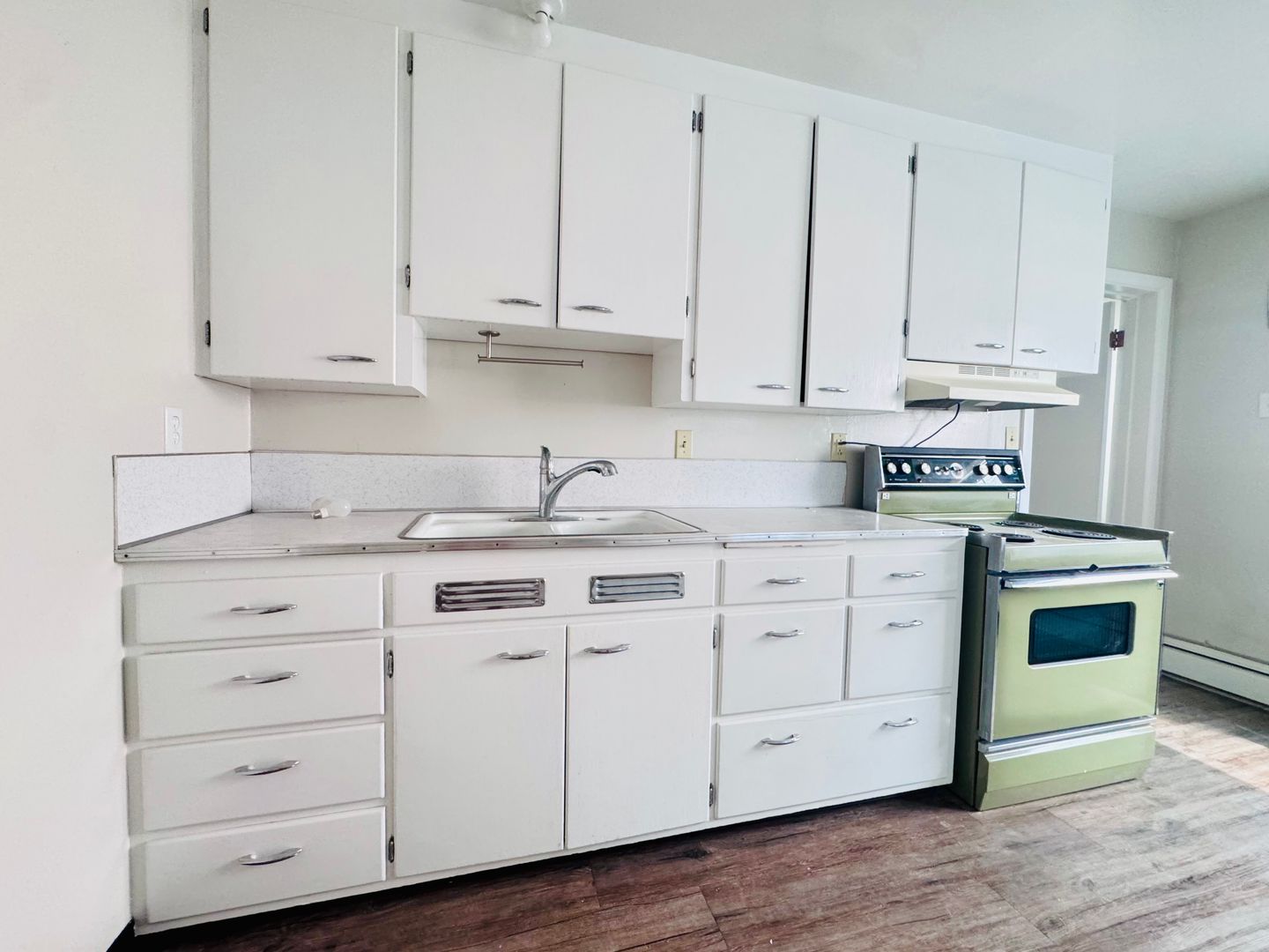 La Grande Apartment: 1606 & 1608 & 1610 4th street