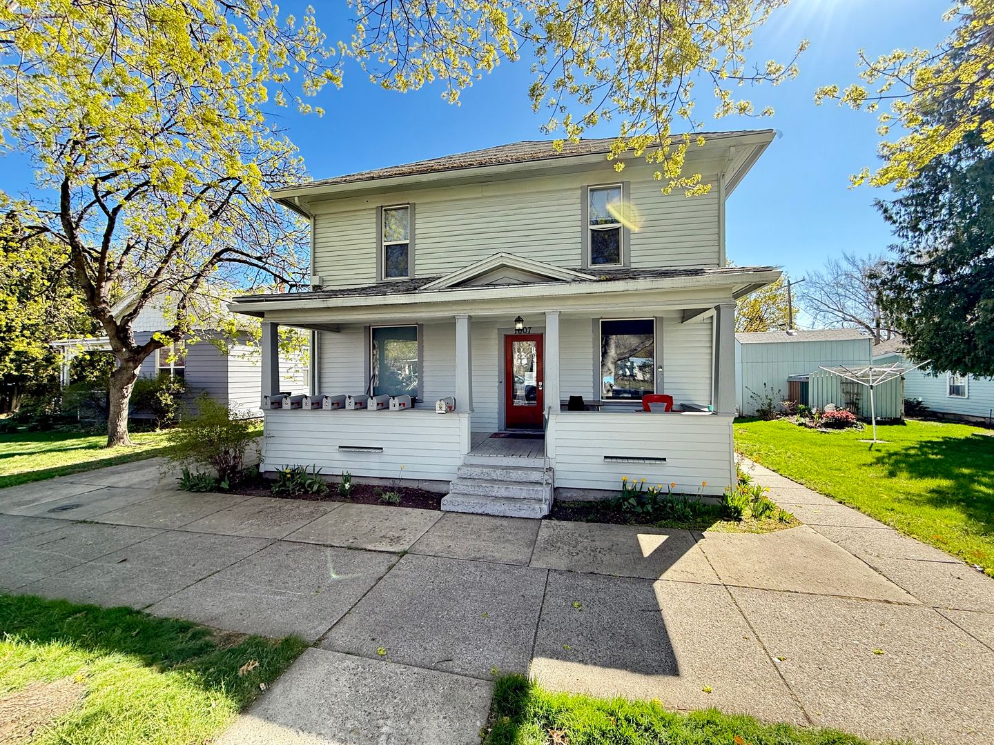 La Grande Apartment: 1607 6th Street