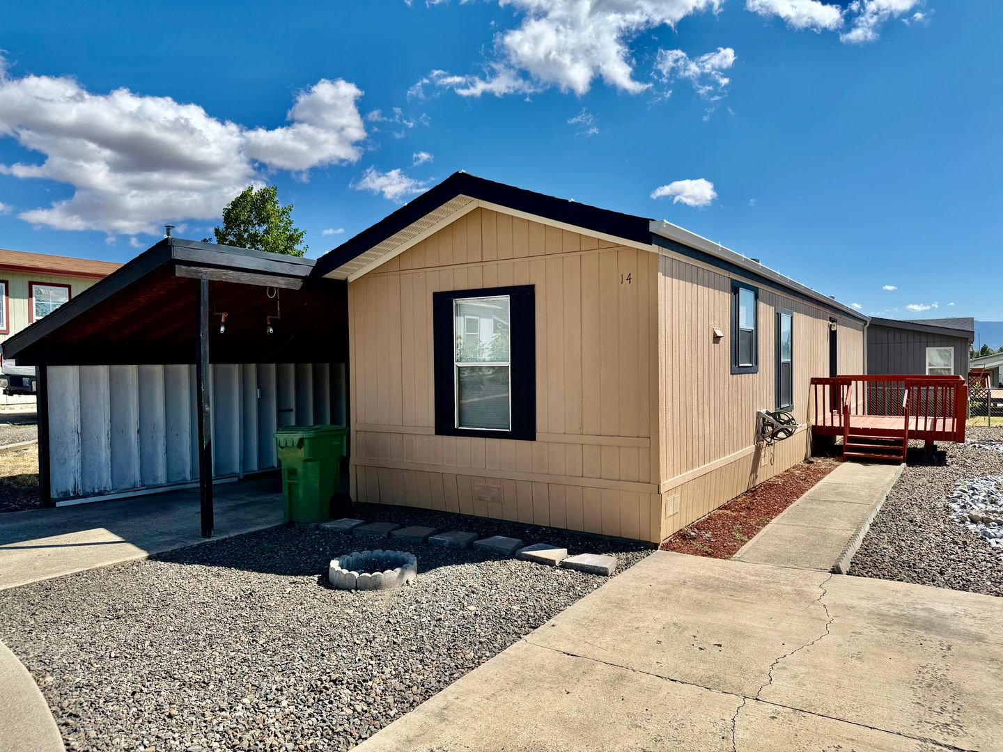 La Grande House: 313 12th St. #14