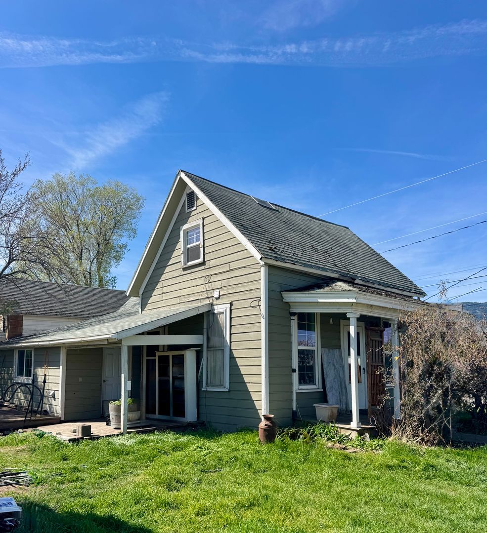 Union House: 312 E Electric St