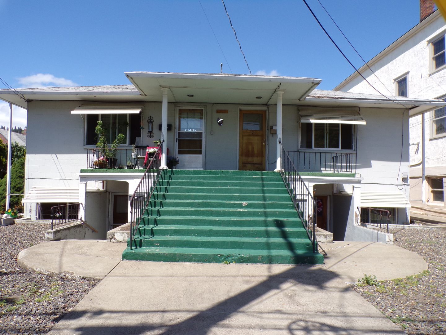 La Grande Apartment: 1606 & 1608 & 1610 4th street