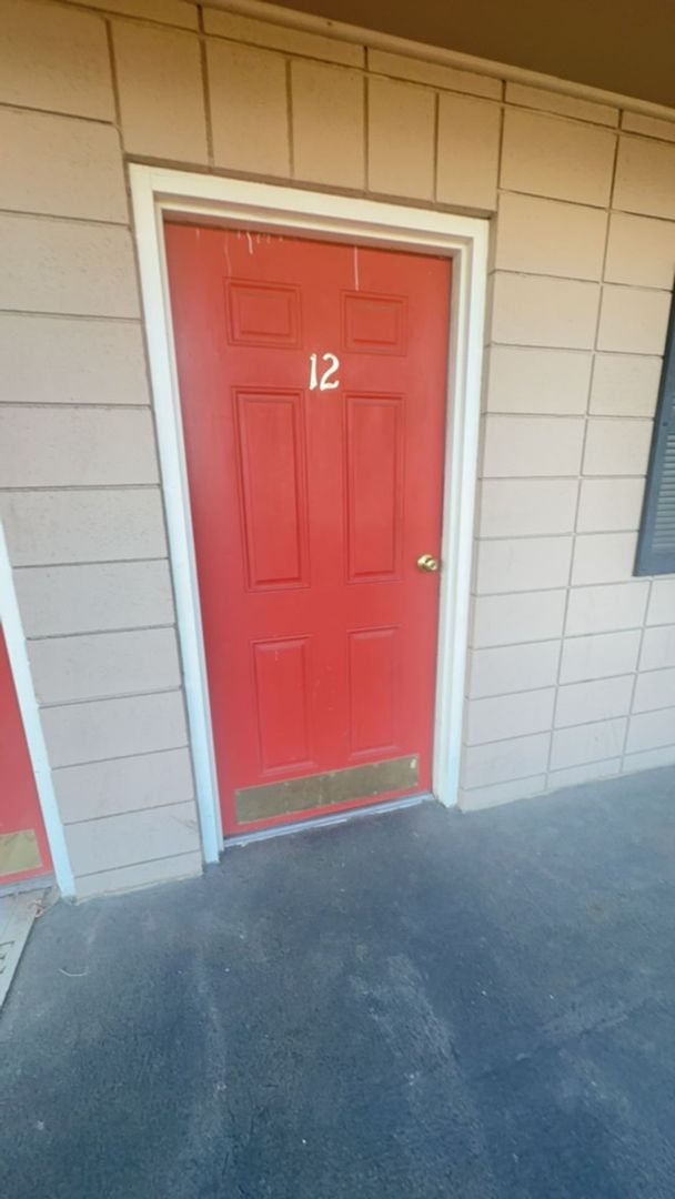 La Grande Apartment: 2005 2nd St