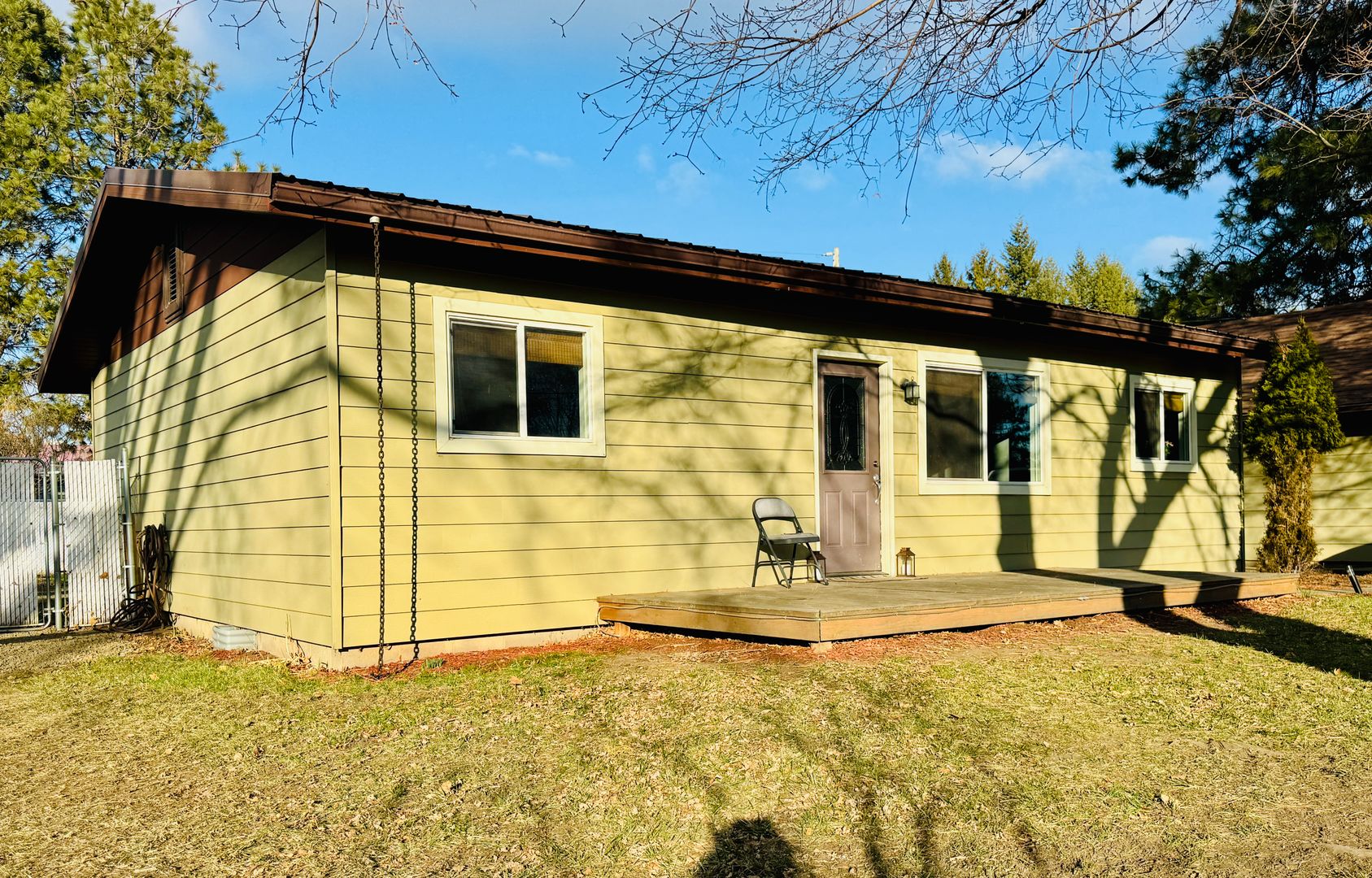 La Grande House: 10202 White Birch Ln.