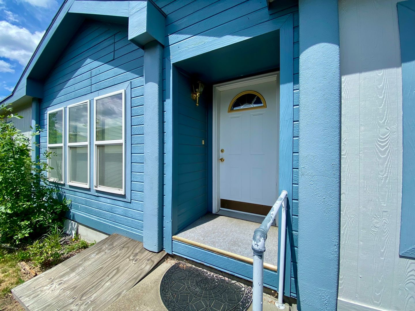 Island City House: 10410 F Ave