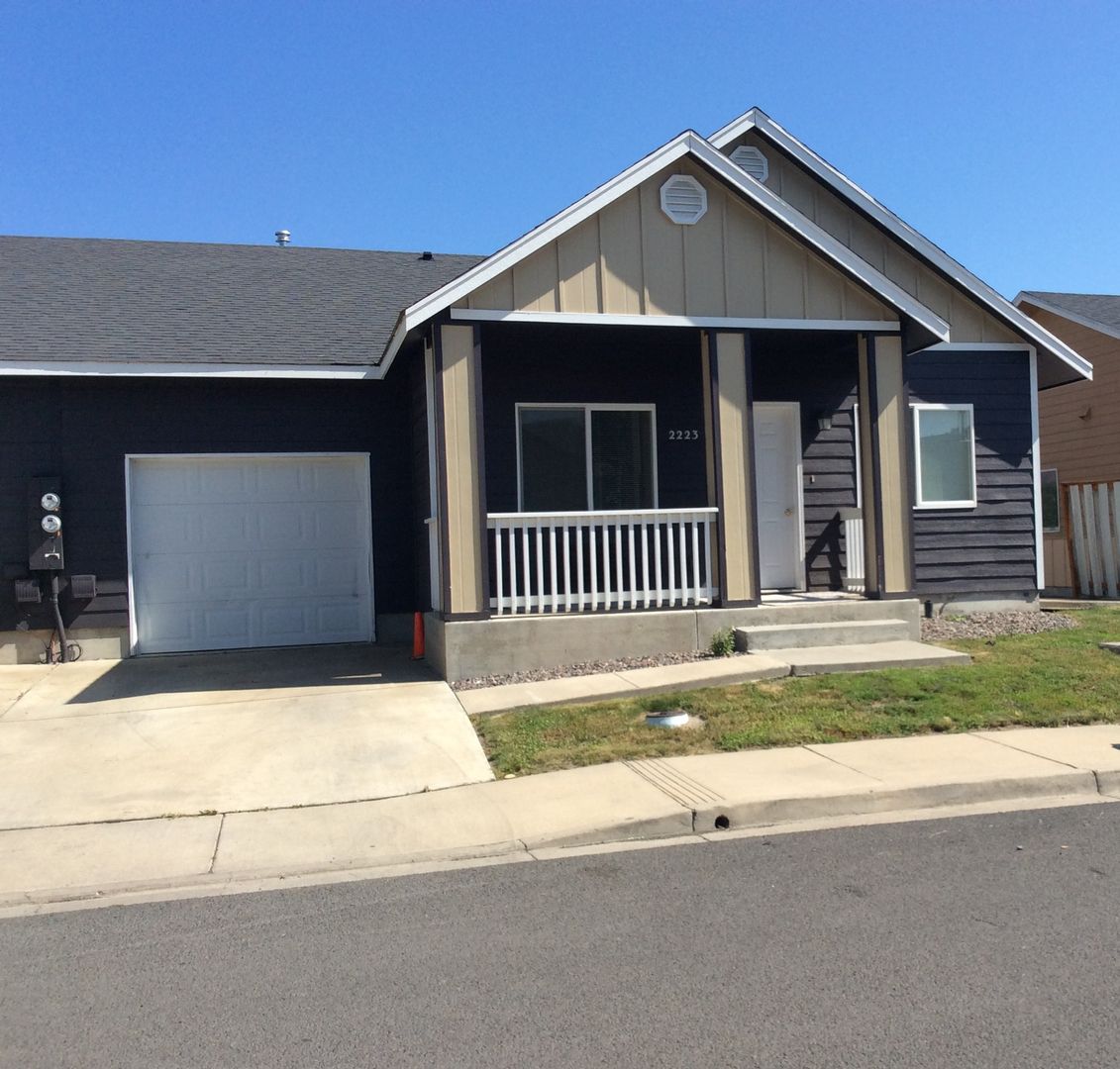 La Grande House: 2223 Jakob St