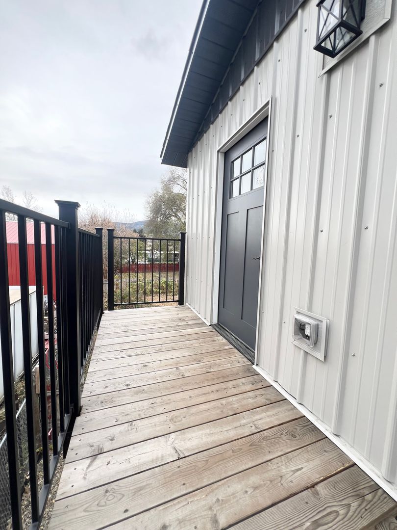 La Grande Apartment: 1607 Willow St