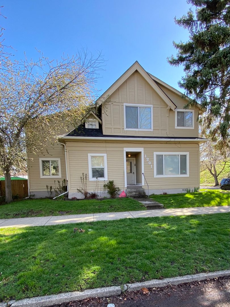 La Grande Apartment: 1201 8th St.