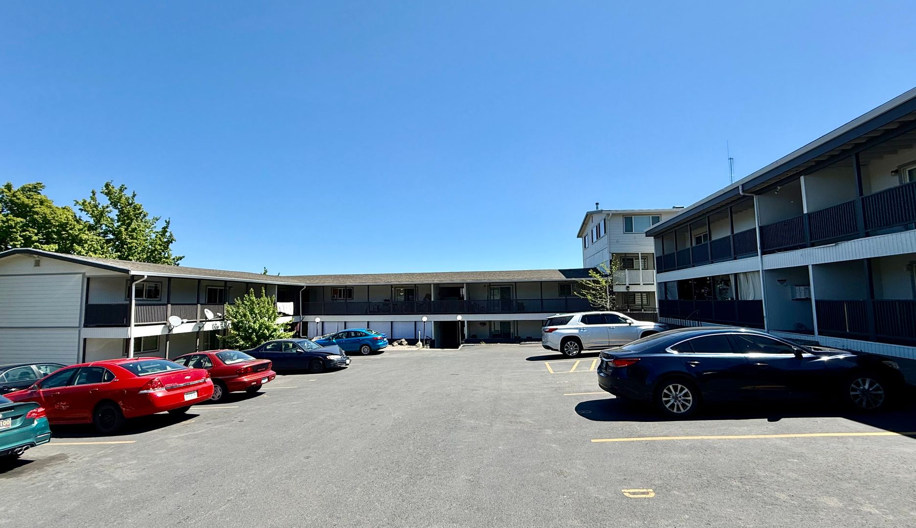 La Grande Apartment: 611 12th St.