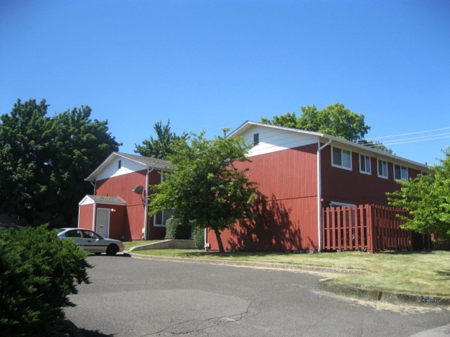 La Grande Apartment: 12th St.
