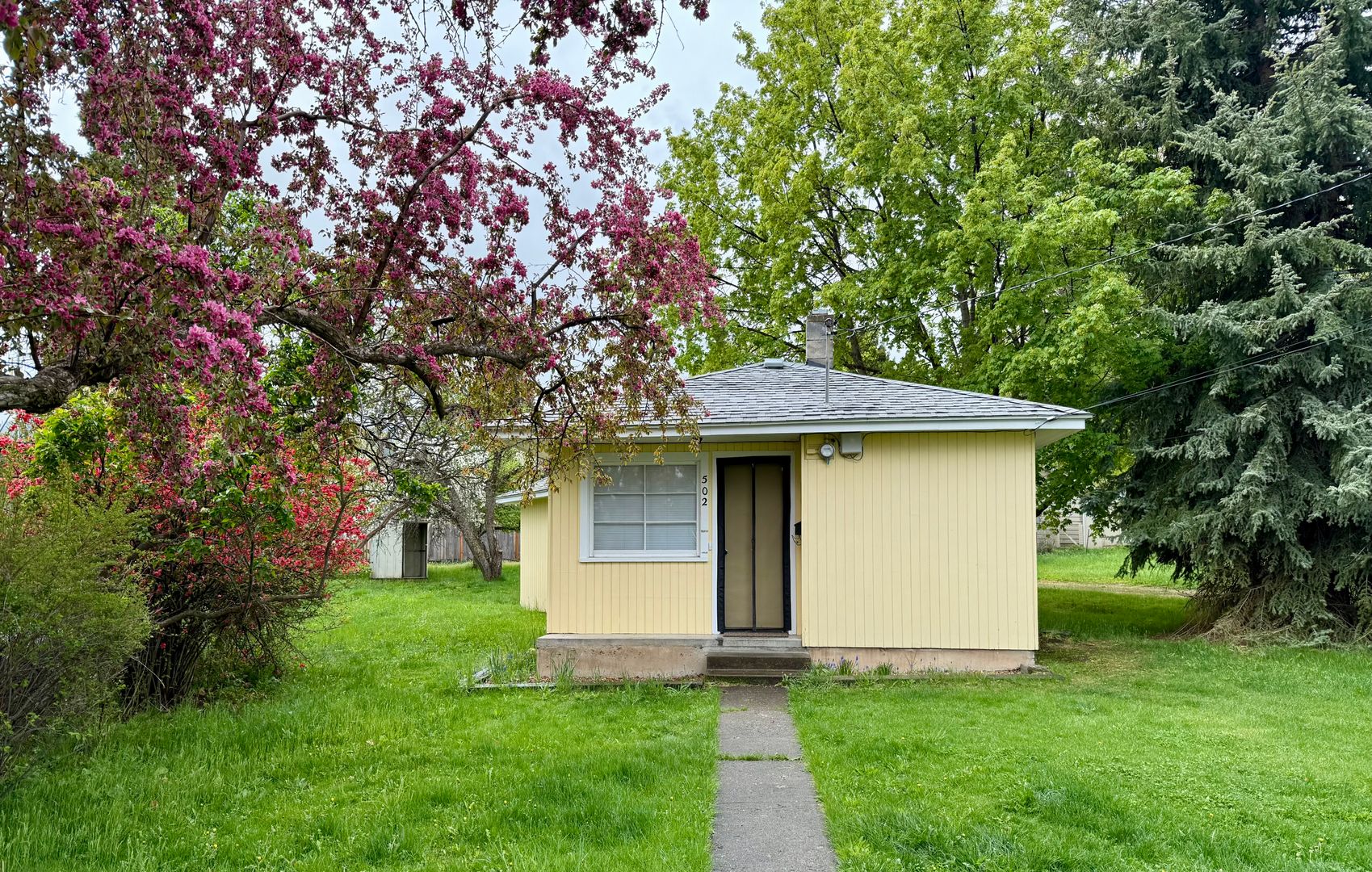 La Grande House: 502 F Ave.