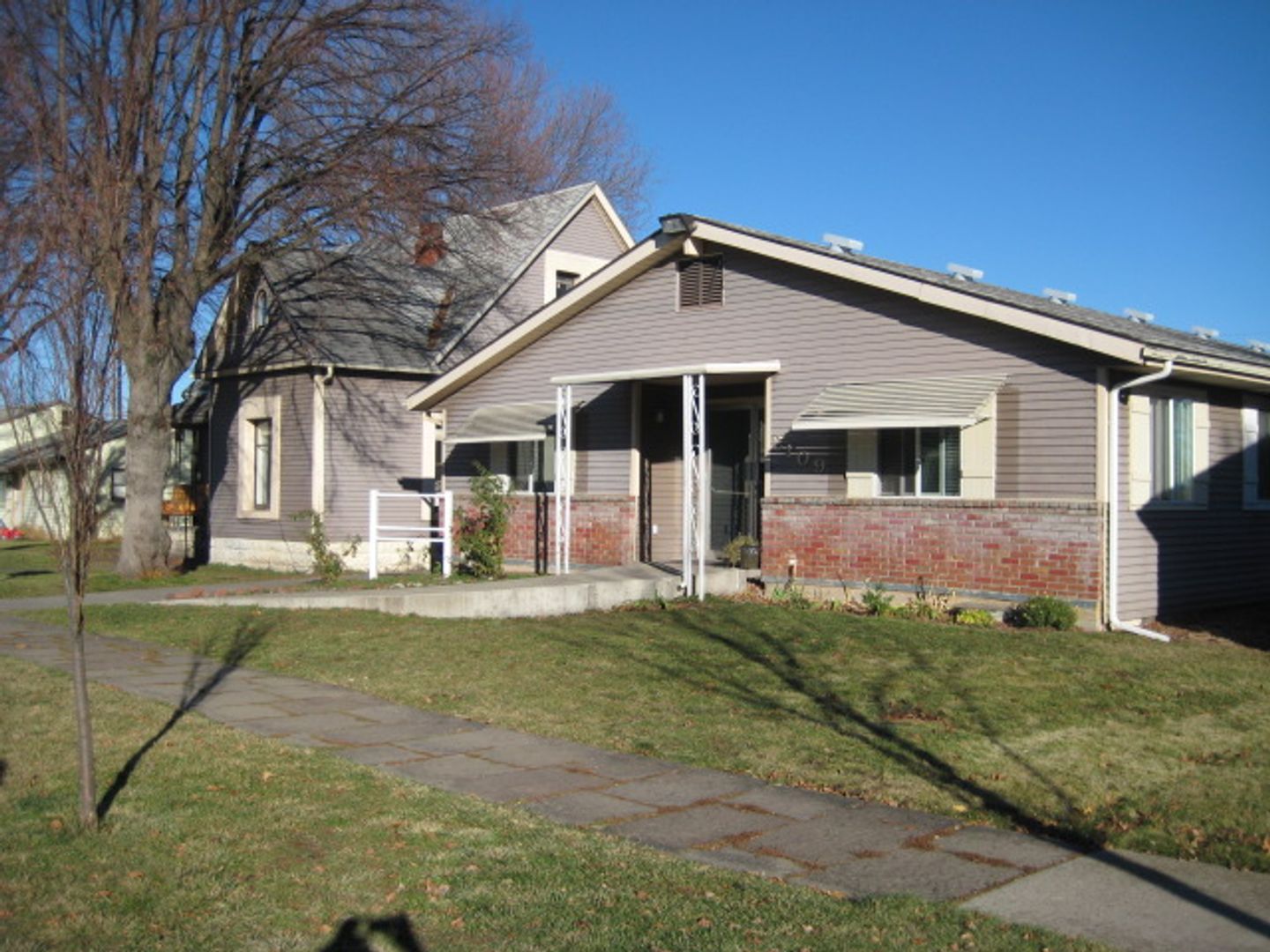 La Grande Apartment: 2109 3rd st