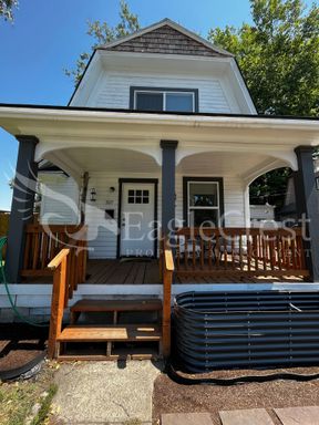 A Timeless & Elegant 2 Bedroom 1 Bathroom Single Family Home – photo 1