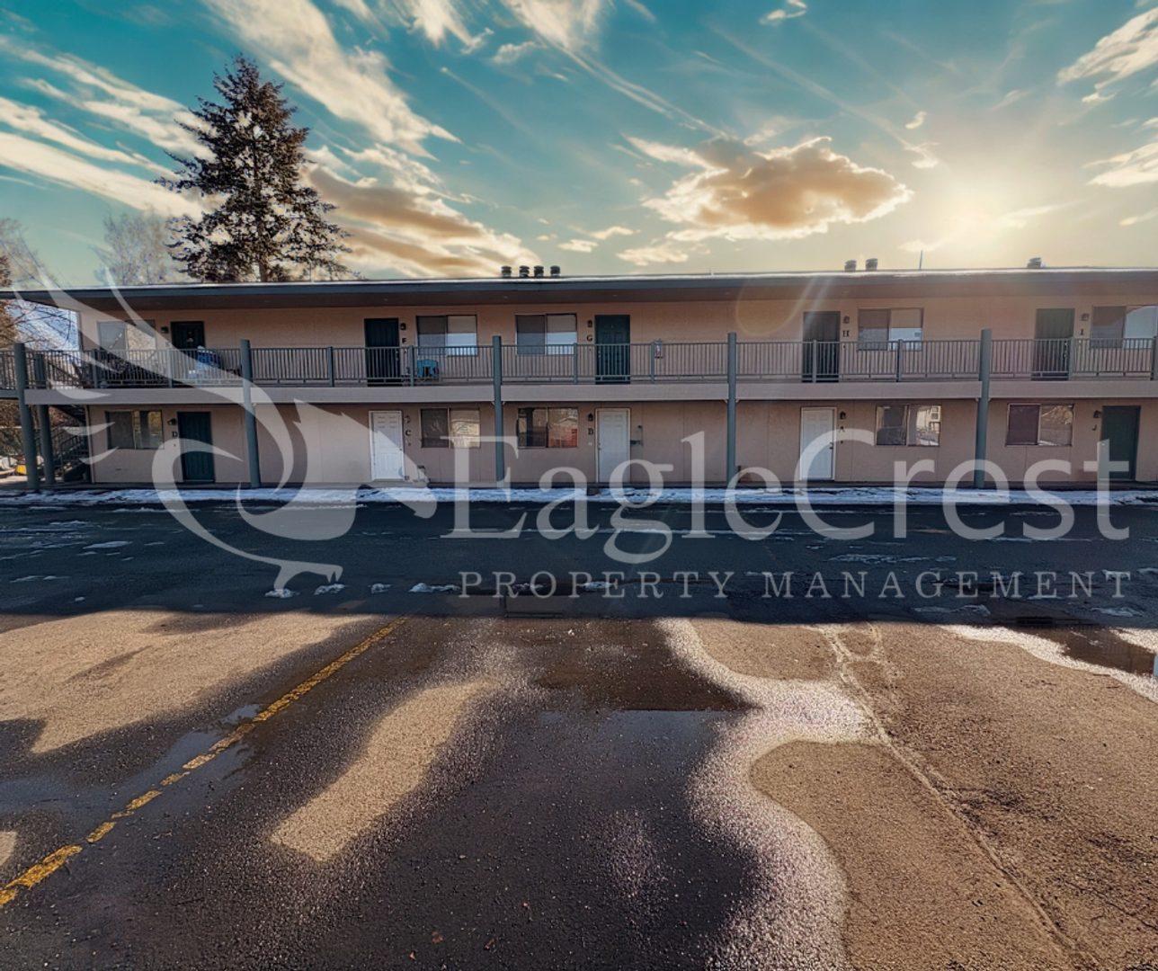 Walla Walla Apartment: 17/19 S. Roosevelt