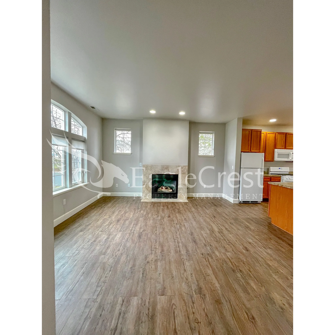 59 SE Rodeo Loop, College Place, WA 99324