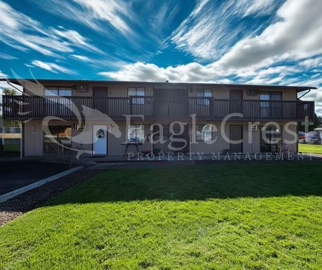 Ground Floor Unit 3-Bedroom/1.5 Bathroom in Fourplex – photo 1