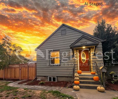 Charming 3-Bedroom Home with Detached Two-Car Garage (Duplex) – photo 1