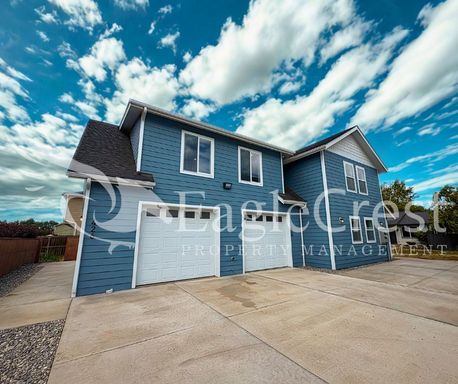 Ground Floor Spacious 1 Bedroom 1 Bathroom With Walk In Closet & Attached Garage – photo 1