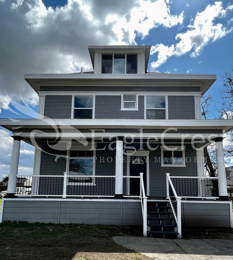 Walla Walla Apartment: 249 Eagan St.