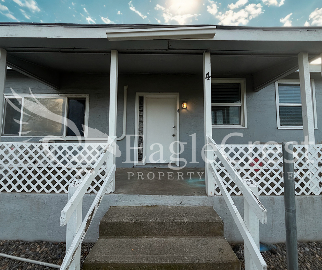 College Place Apartment: 204 SE 12th St