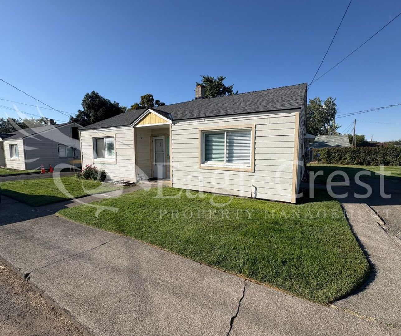 College Place Apartment: 223 SE Roseville Ln