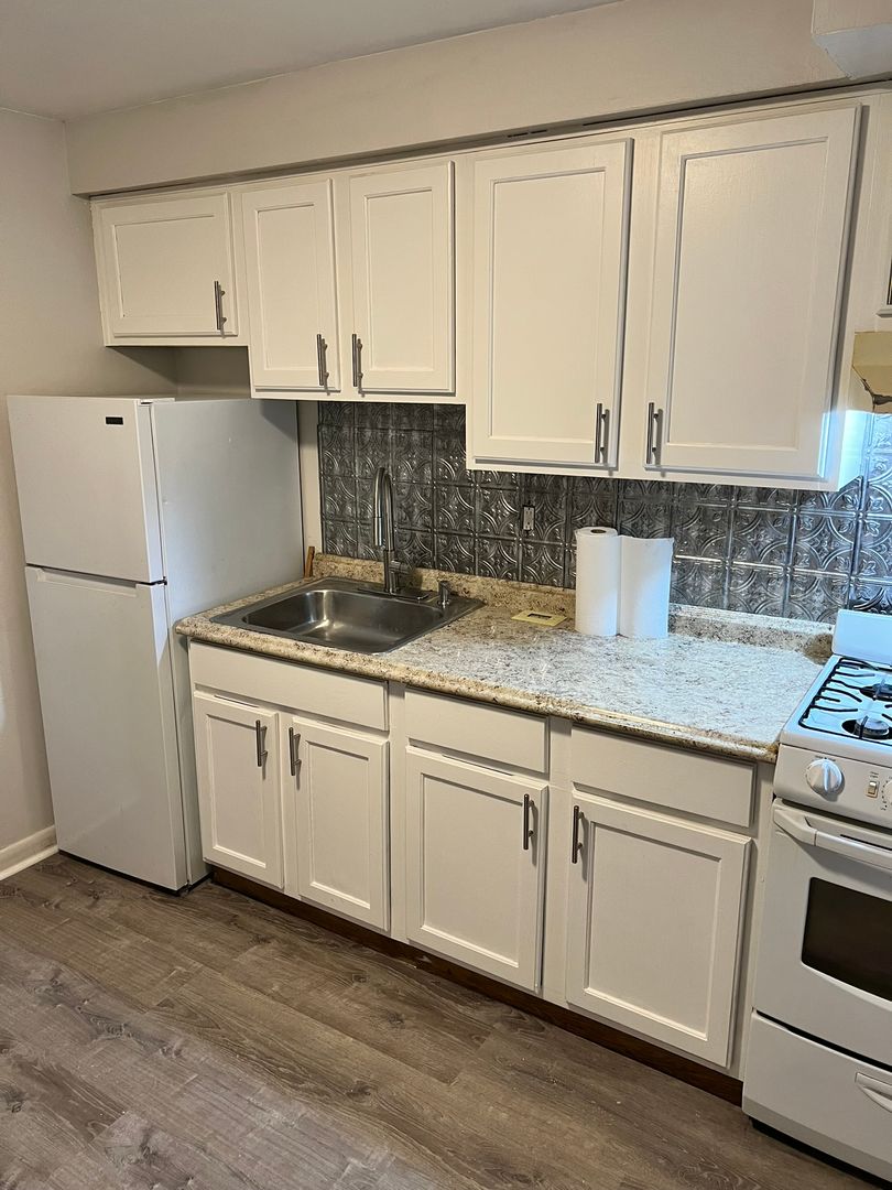 Philadelphia Apartment: 7312 Rockwell Ave