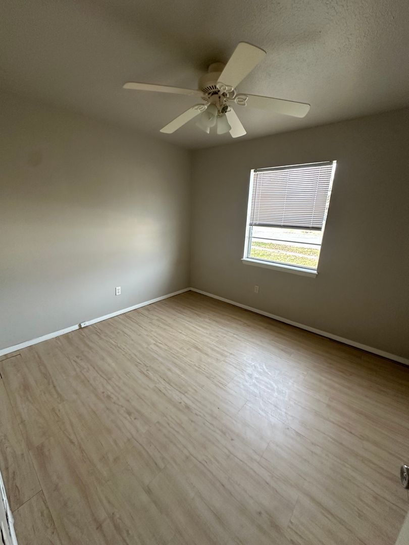 Miami Apartment: 306 13th Ave NE