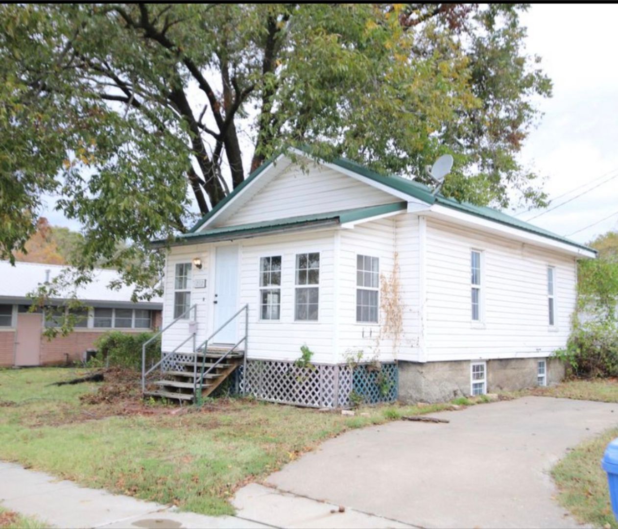 Miami House: 212 W Central