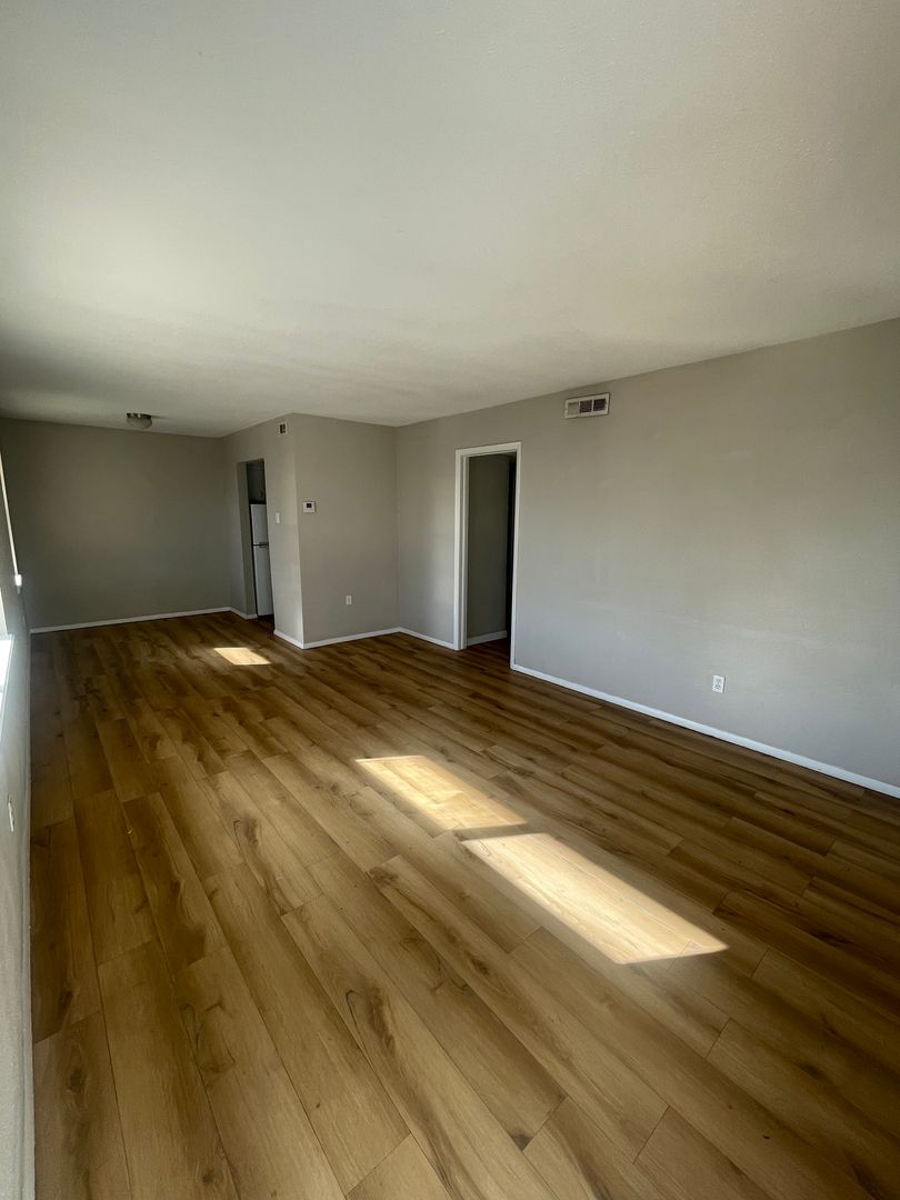 Miami Apartment: 306 13th Ave NE