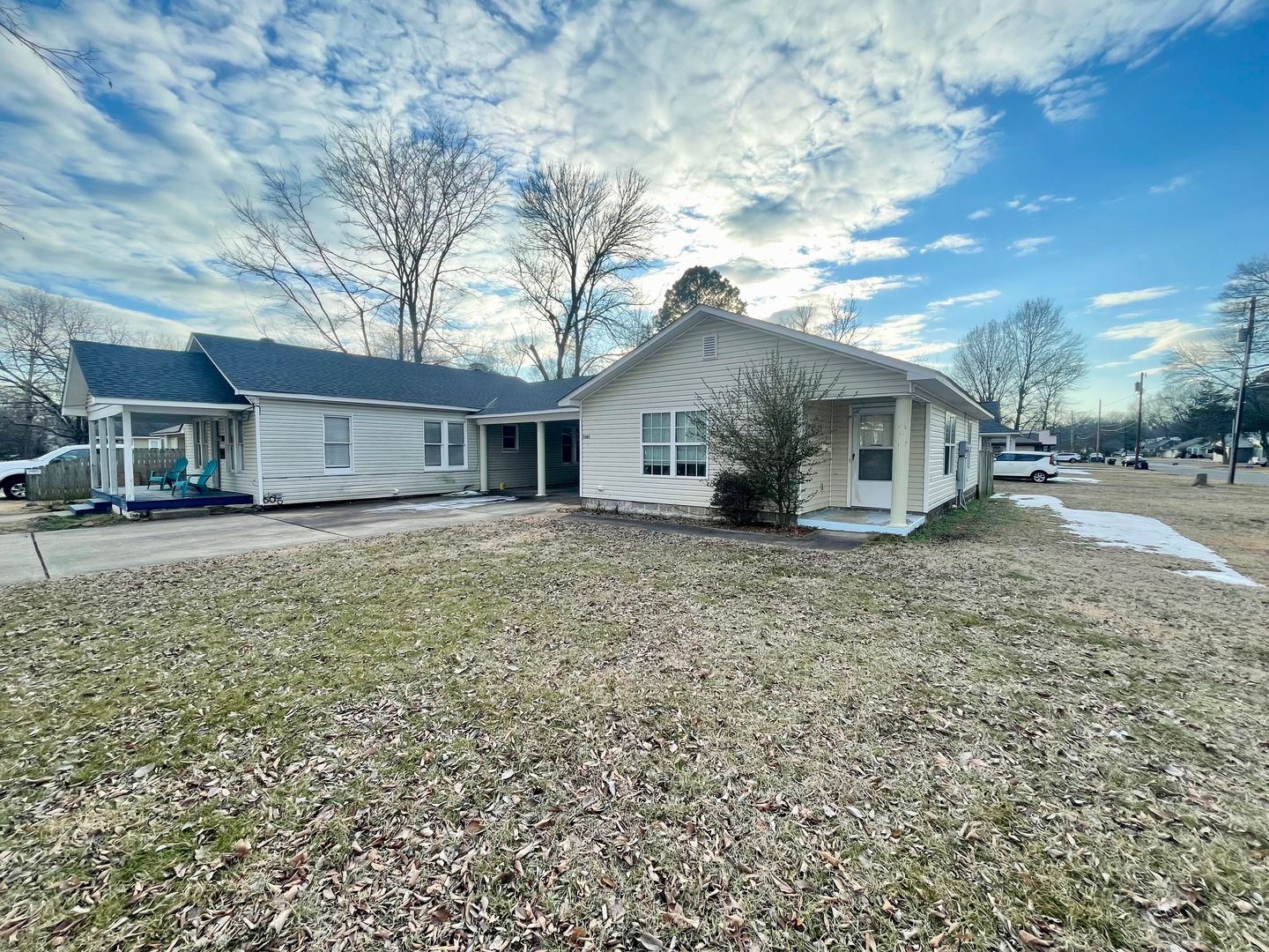 Conway Apartment: 1361 Davis St