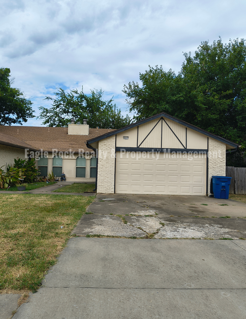 Tulsa Apartment: 4627 South 72nd East Place