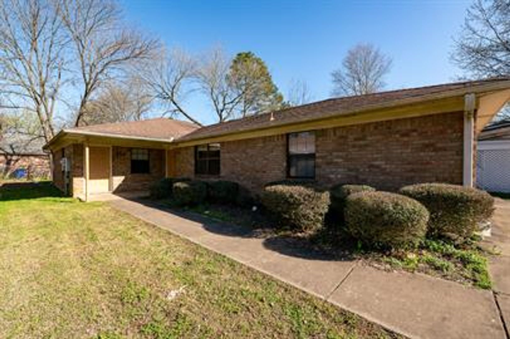 Conway Apartment: 114 South Mitchell Street