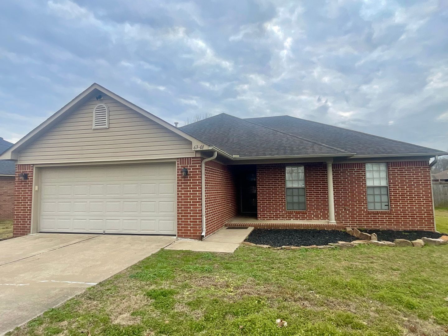 Greenbrier House: 63-01 E Main St