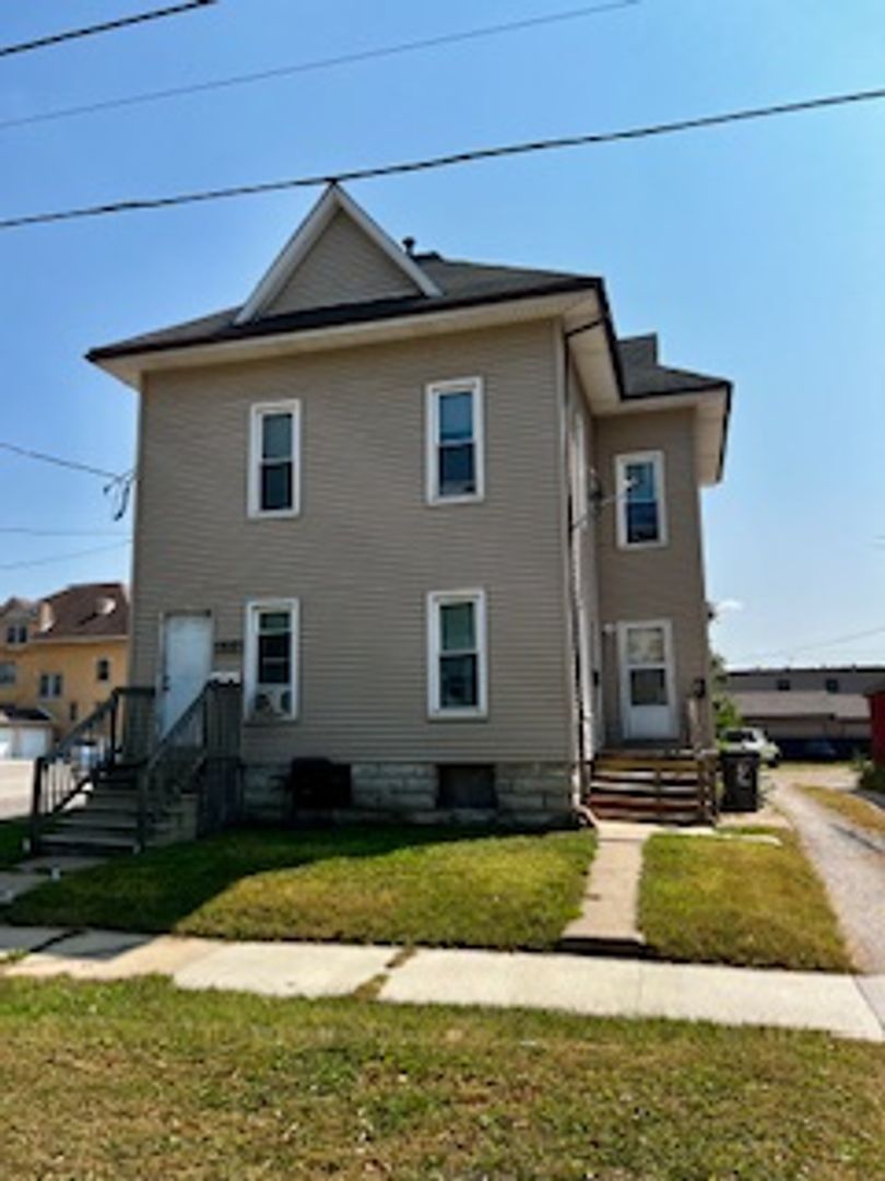 Waterloo Apartment: 310 East 2nd Street