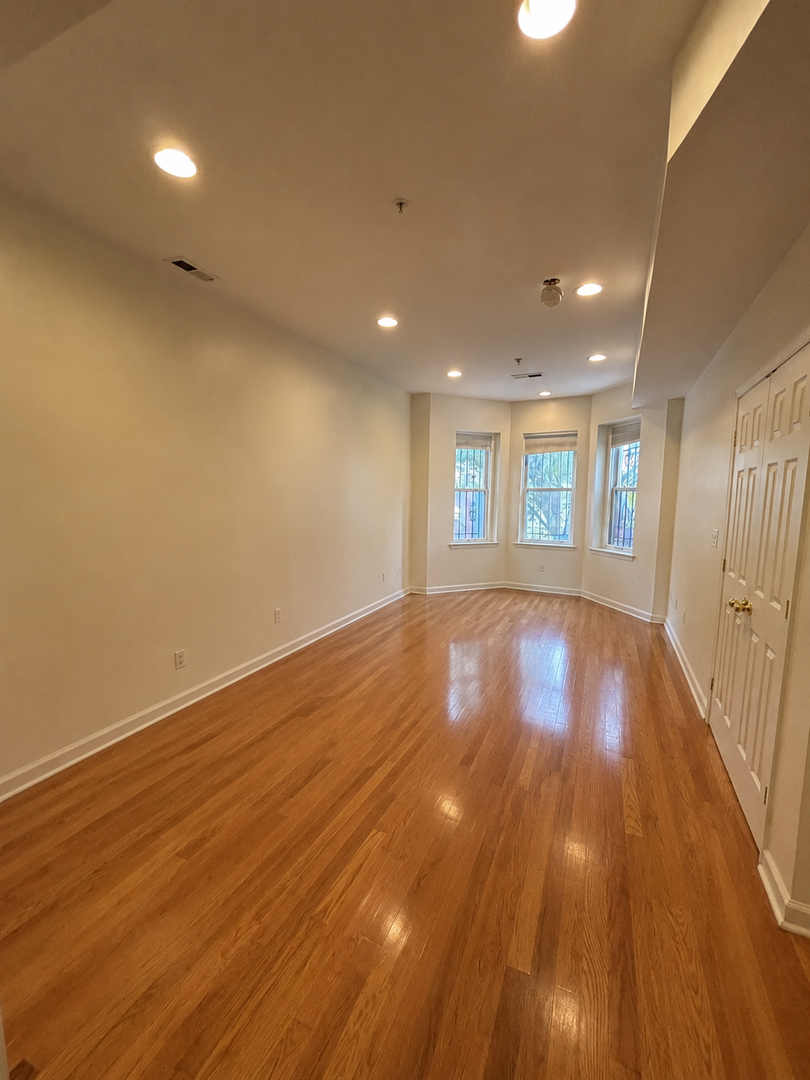 Washington Apartment: 407 P St NW