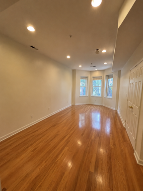 Bright Upper-Level Residence with Bay Windows and Rear Deck Access – photo 1