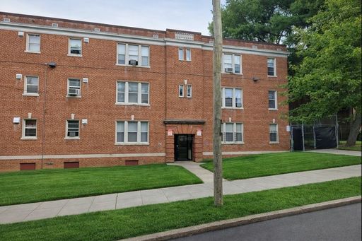 Classic Budget Friendly Northwest DC Apartments Near Transit – photo 1
