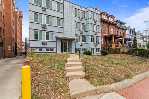 Spacious 3-bedroom, 1-bath apartment - Columbia Heights Neighborhood. – photo 1