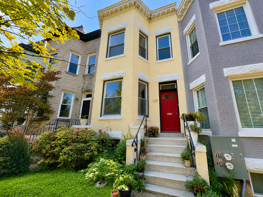 128 Adams Street NW – photo 1