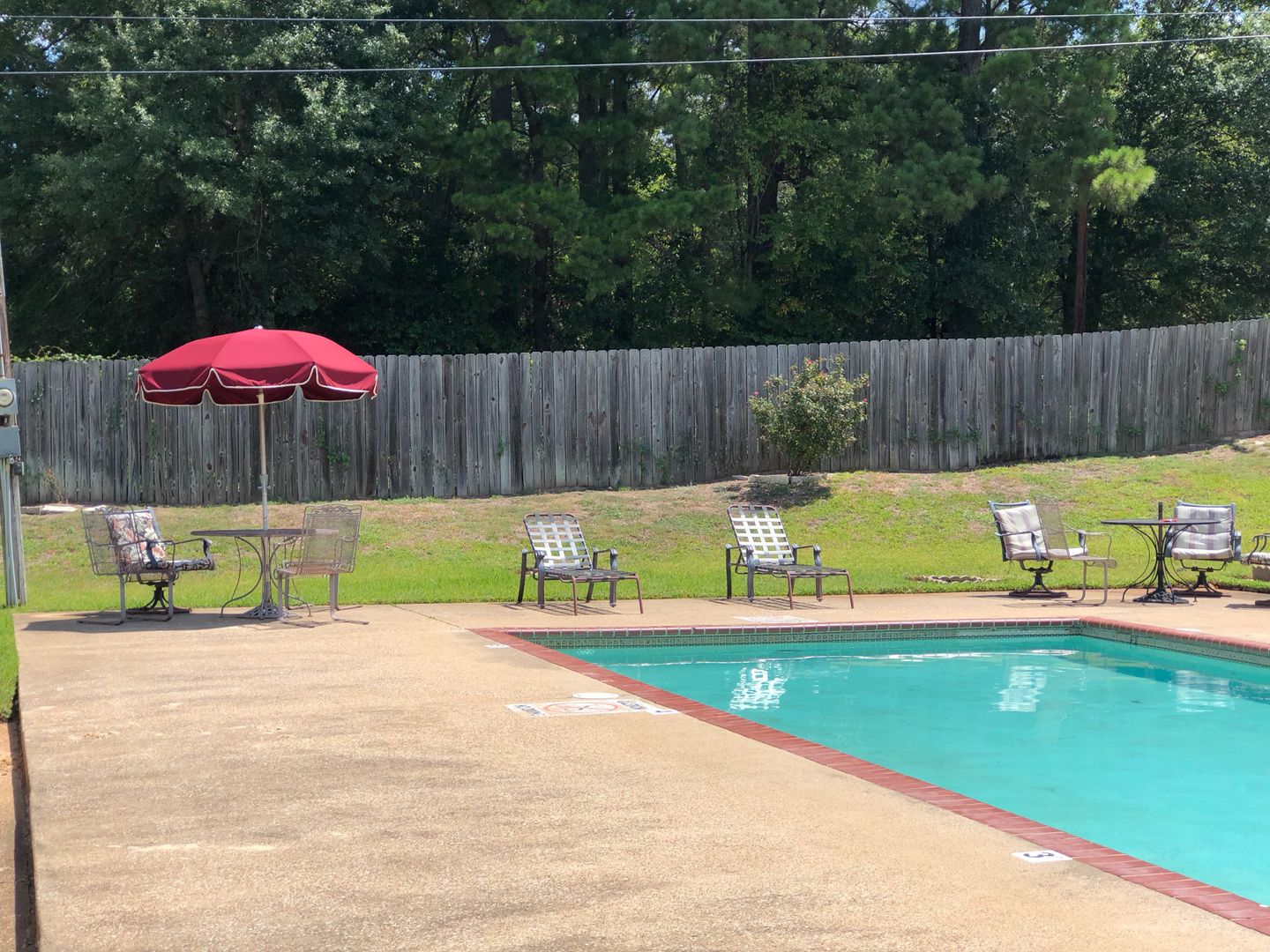 Henderson Apartment: 1802 Elm Street