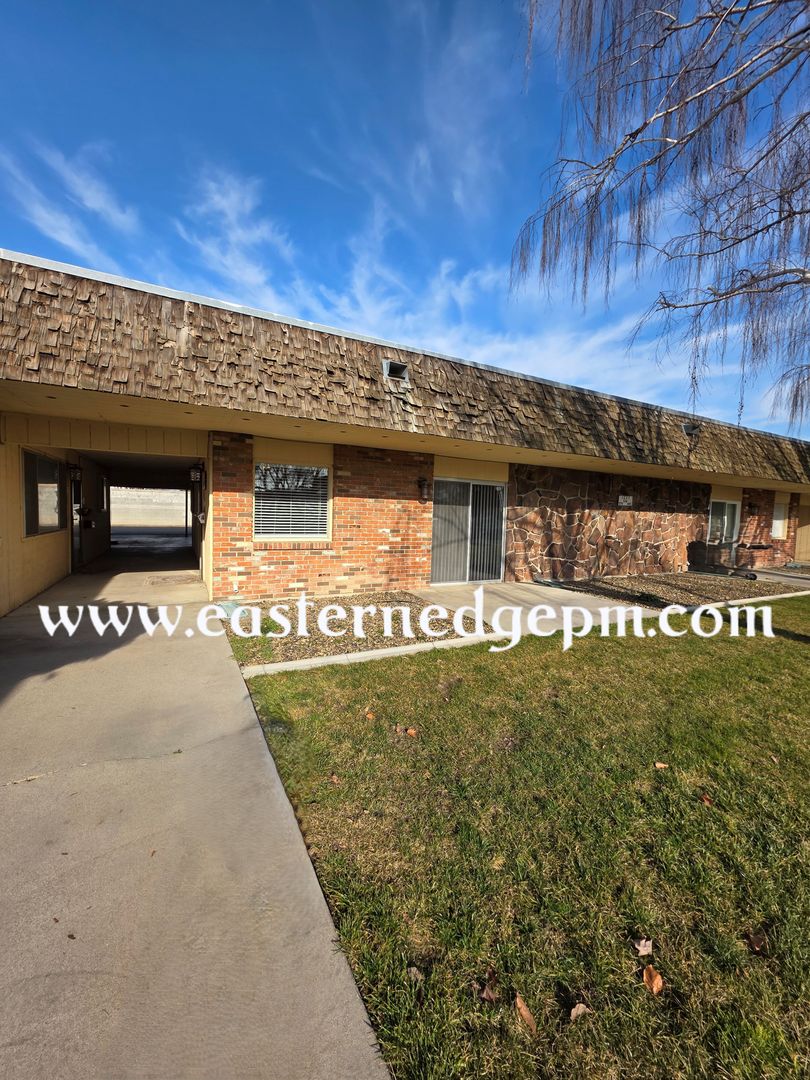 Ontario Apartment: Mountain Vista Apartments