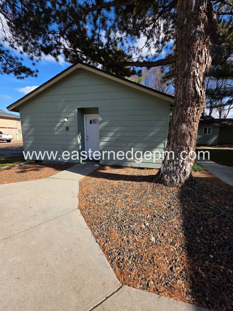 Ontario Apartment: Ontario Villa Apartments