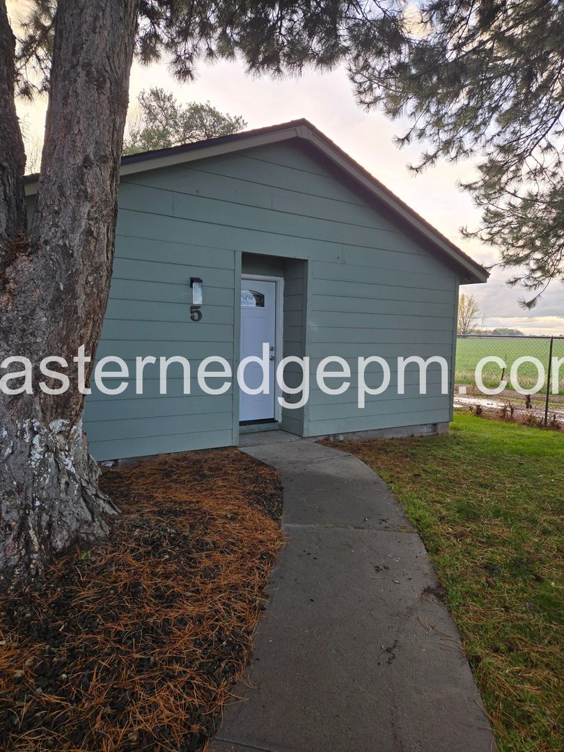 Ontario Apartment: Ontario Villa Apartments