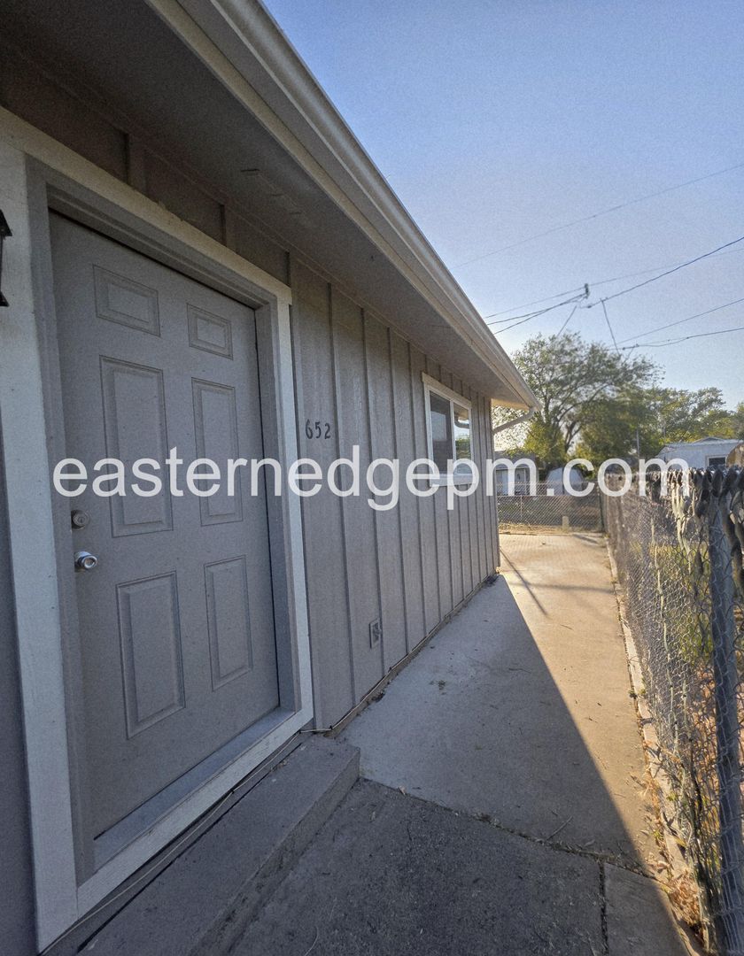 Ontario Apartment: 650-652 NW 6th Street