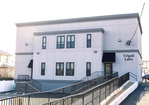 Studio Apartment Available with Parking and Walking Distance to Wonderland Train Station – photo 1