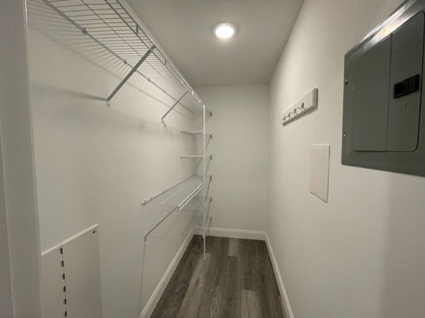 Revere Apartment: 180 Shirley Avenue