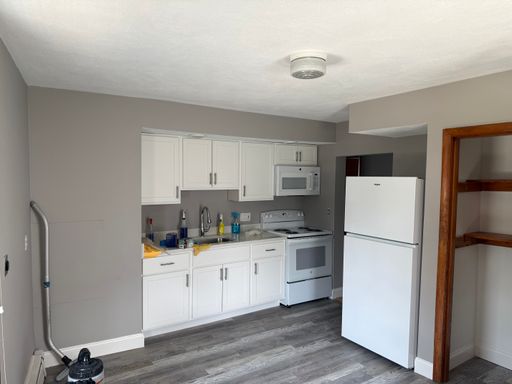Recently Renovated Second Floor Two Bedroom Apartment in Beachmont Revere – photo 1